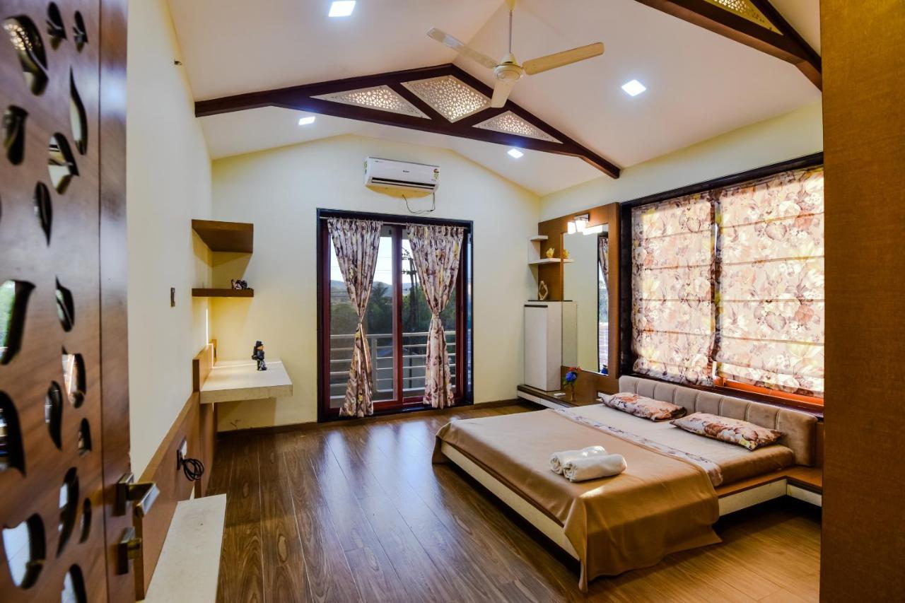Lifeline Villas - Luxurious Taraangan 4 Mountain View Villa With Biggest Pool And Huge Open Area Lonavla Exterior foto