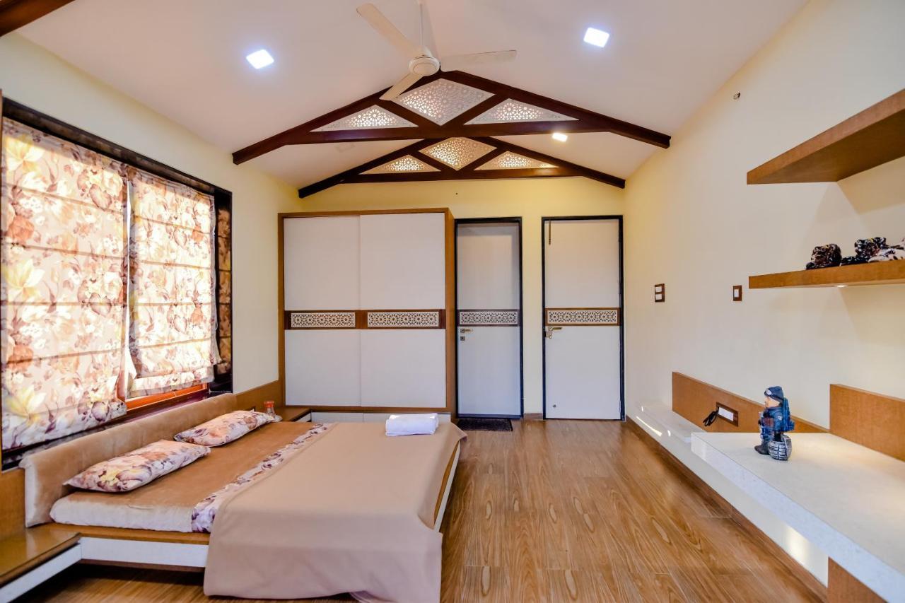 Lifeline Villas - Luxurious Taraangan 4 Mountain View Villa With Biggest Pool And Huge Open Area Lonavla Exterior foto